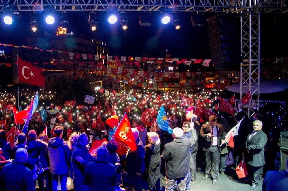 CHP adayı Ömer Günel, son mitingde başkanlığını ilan etti 