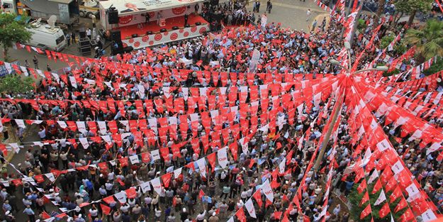 CHP mitingine binlerce bayrak katıldı