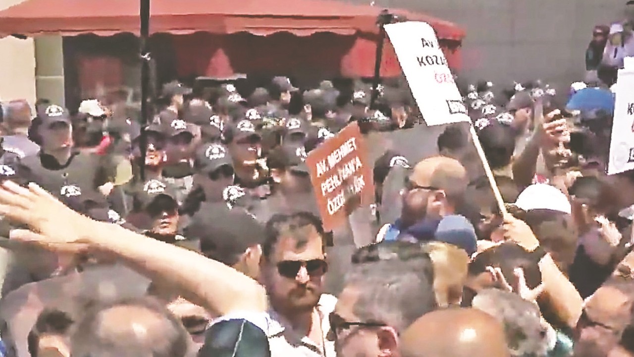 CHP arka bahçesini sokağa döktü! Cüppeleriniz hırsızlığı örtemez