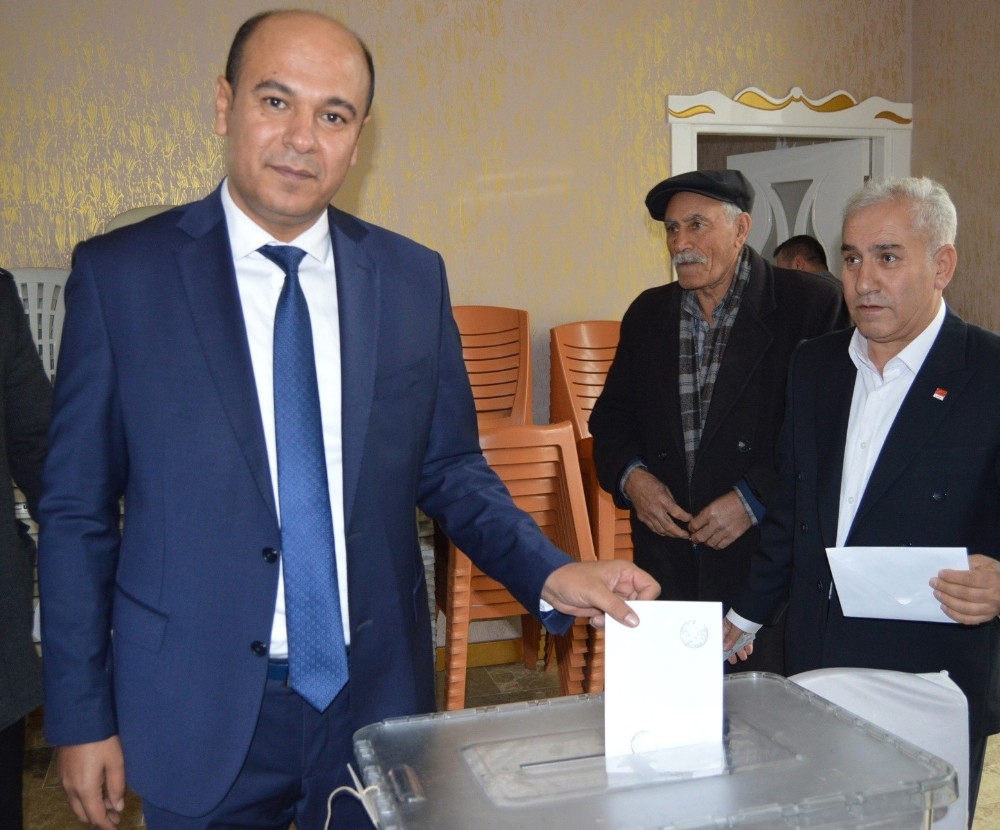 CHP Besni ilçe Başkanı Vakkas Açar oldu 