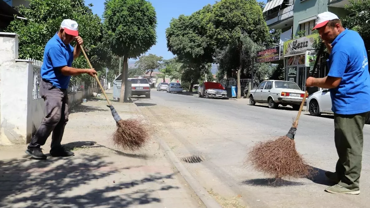 CHP çalı süpürgesine doymuyor! Belediyeyi böyle ‘süpürüyorlar’