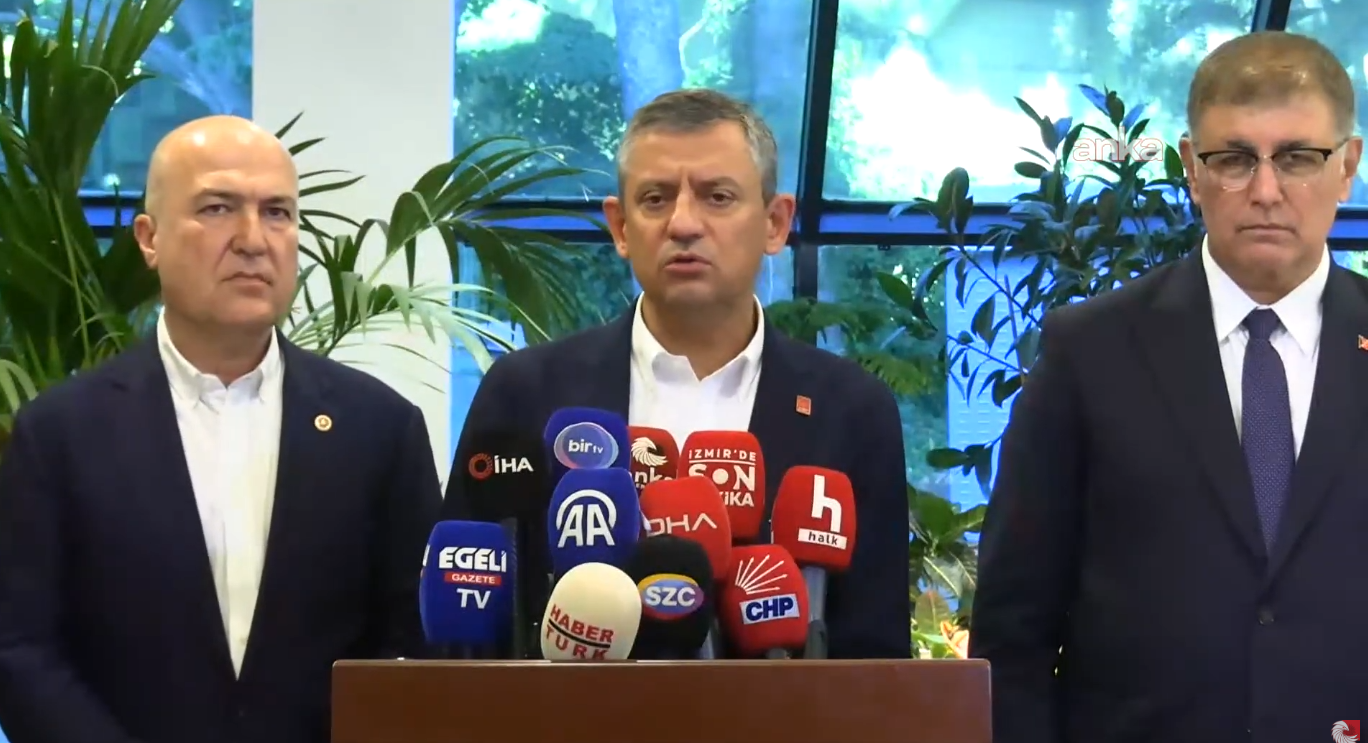 CHP, CHP’lileri soyuyor: İzmir CHP’de isyan var! Özgür Özel’e sert tepki!