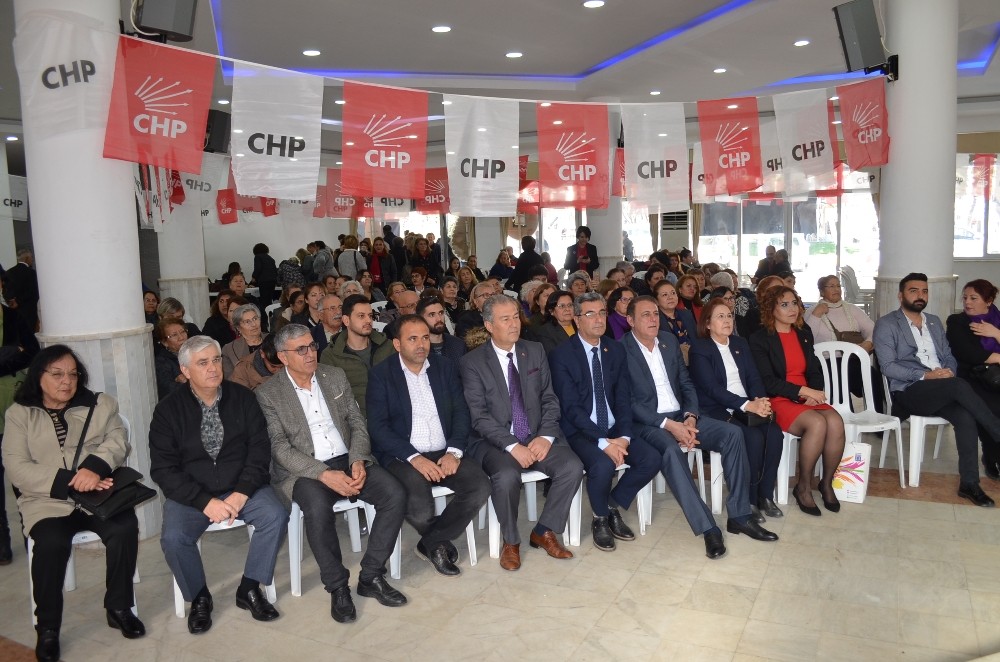 CHP Didim Kadın Kollarında mevcut Başkan Kurt güven tazeledi 