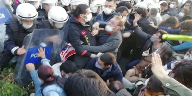 CHP eylem alanına gitti ortalık karıştı! Boğaziçi Üniversitesi'nde öğrenciler polise saldırdı