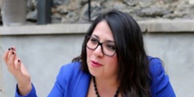 Ezan düşmanı Sera Kadıgil CHP'den aday oldu!