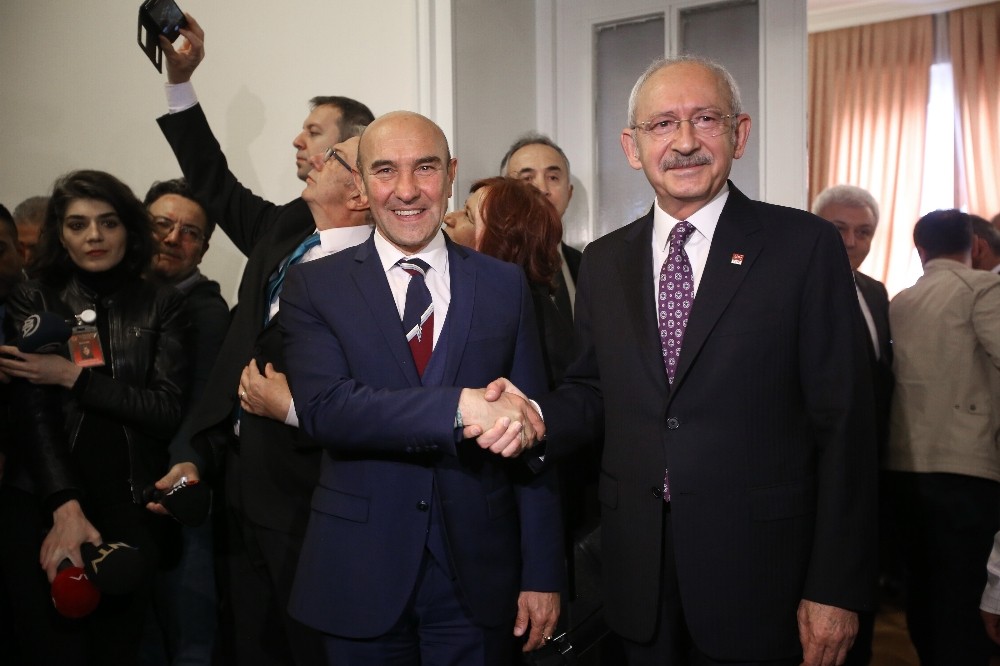 CHP Genel Başkanı Kemal Kılıçdaroğlu, İzmir Büyükşehir Belediye Başkanı Tunç Soyer ve İzmir’in ilçe Belediye Başkanlarını kabul etti. 