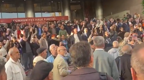 CHP Genel Merkezi önünde inanılmaz anlar! Hain Kemal sloganları atıldı