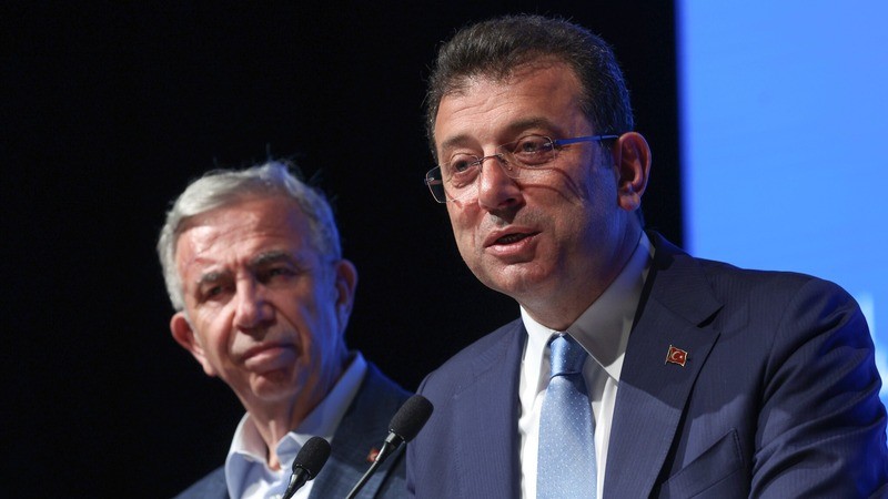 CHP Genel Merkezi'nde İmamoğlu oyunu! Mansur'u hepten sildiler, Ekrem'e övgüler dizdiler