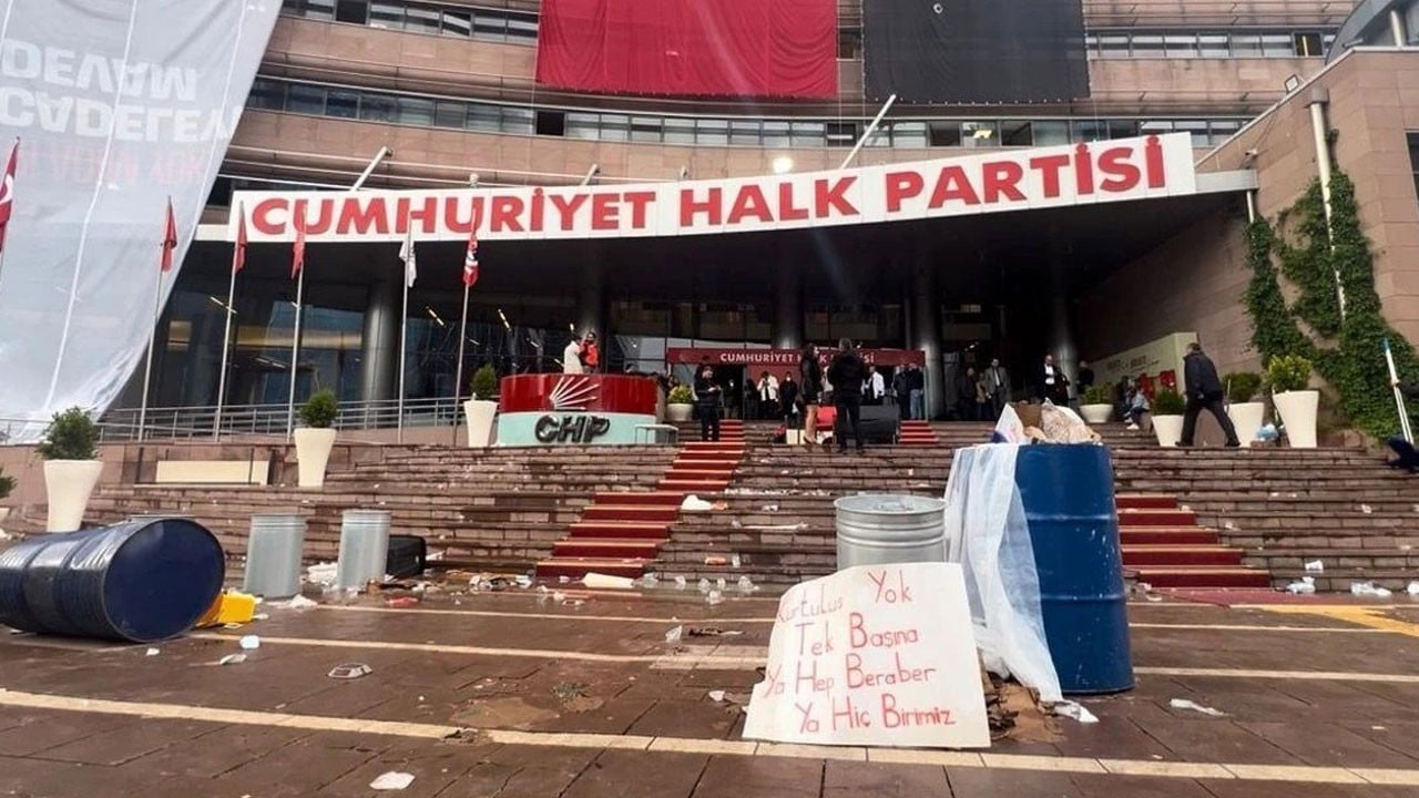 CHP Genel Merkezi’nde Kılıçdaroğlu hazırlığı! Özgür'ün pislikleri temizle temizle bitmiyor!