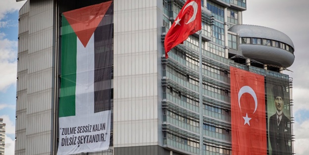 CHP Genel Merkezine Filistin afişi! Bu kez aynı hataya düşmediler ama...