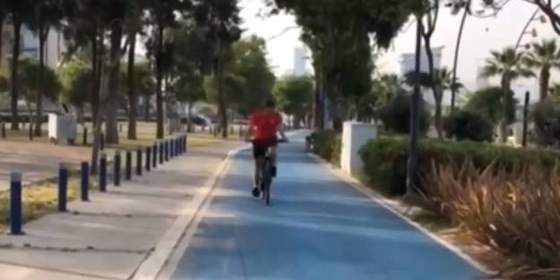 CHP hayvan terörüne sahip çıkadursun! Sokak köpekleri CHP'li Tunç Soyer'i böyle kovaladı