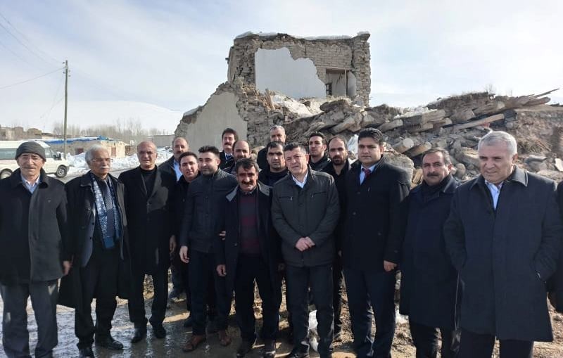 CHP heyeti Başkale deprem bölgesinde 