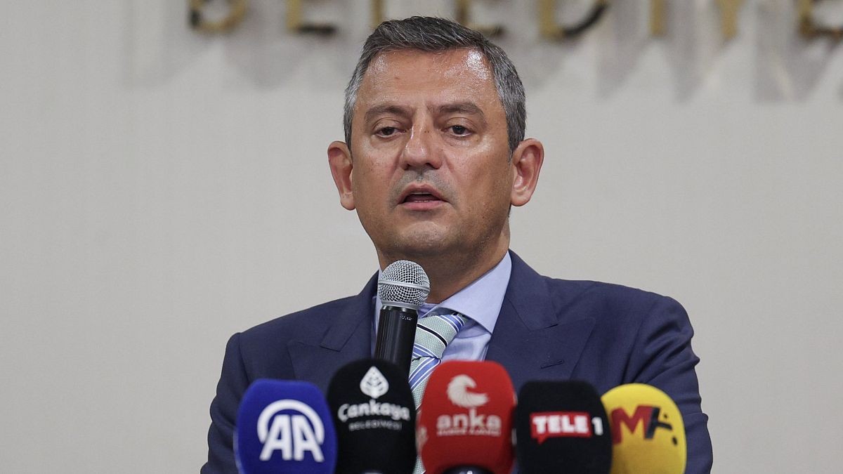 CHP içinde "ihanet" tartışması: Özgür Özel'den şok 15 Temmuz açıklaması