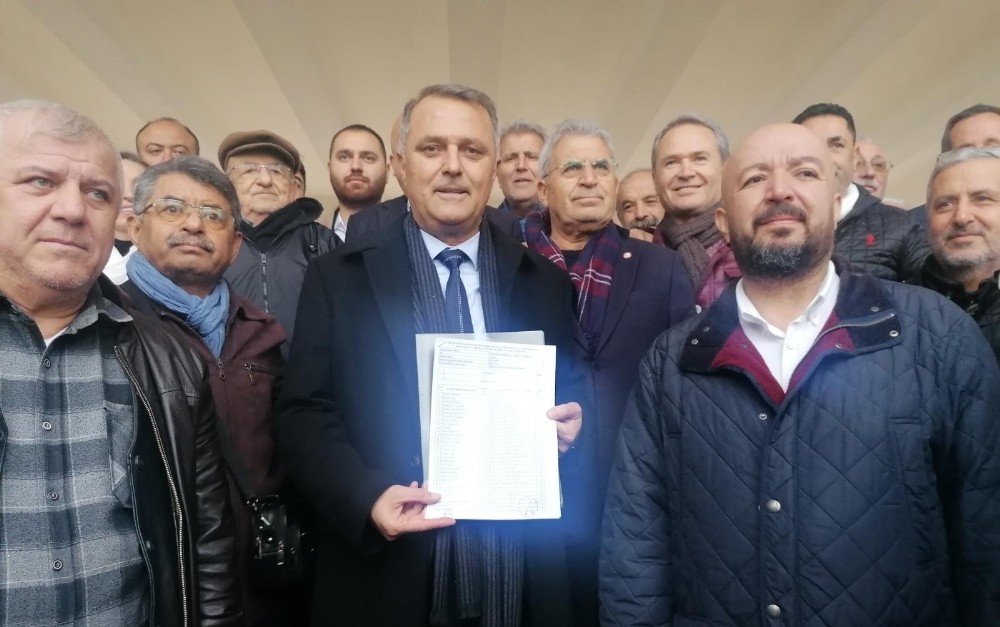 CHP İl Başkanı Bayar, mazbatasını aldı 