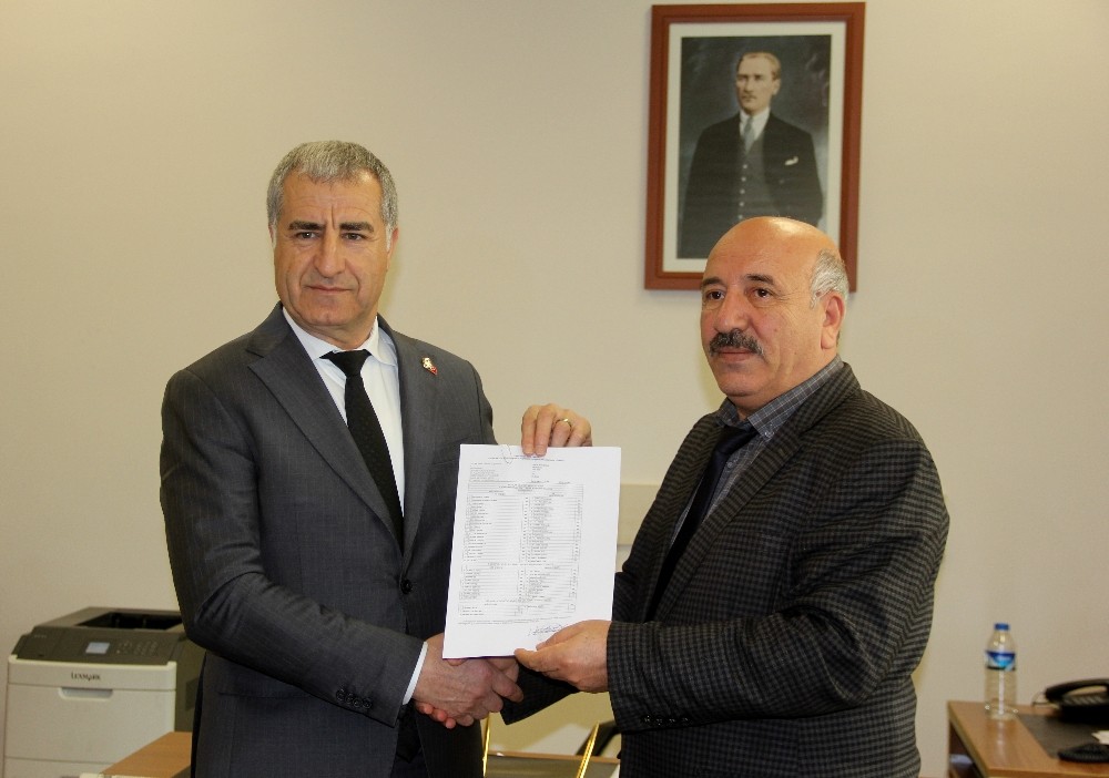CHP İl Başkanı Doğan mazbatasını aldı 