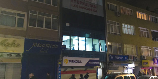 CHP ilçe binasına saldırı! Yaralılar var