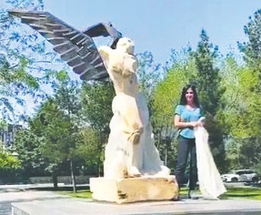  CHP ile DEM’lenenler, terör örgütü PKK marşını okudular! İhanetin heykelini diktiler