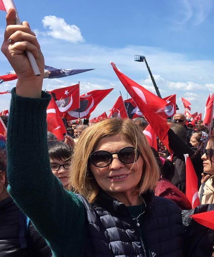 CHP Kadıköy ilçe kadın kolu yöneticisi korona virüsten hayatını kaybetti 