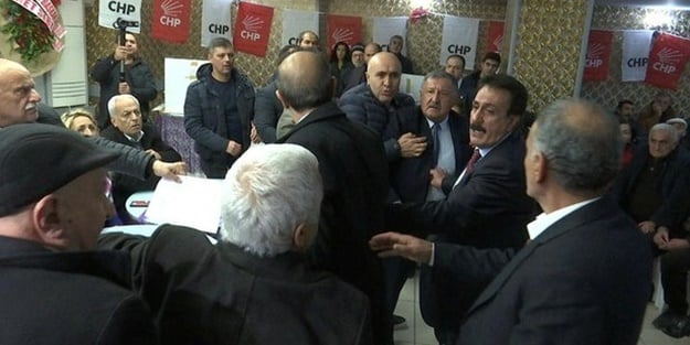 CHP kongresinde yumruklar havada uçuştu
