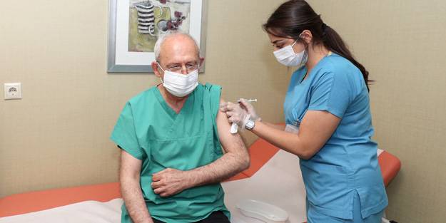 CHP Lideri Kemal Kılıçdaroğlu 3. doz aşısını oldu