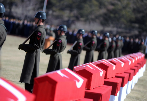 CHP lideri Özel: 'O gün atılan imzalar şehitlere engel oldu mu' Bu ne biçim mantık?