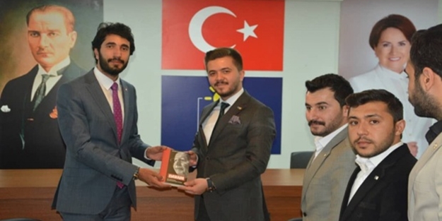 CHP kontenjanından çıkan Saadet Partili vekilden tuhaf 'başörtüsü' paylaşımı: Türbanlı pilot...