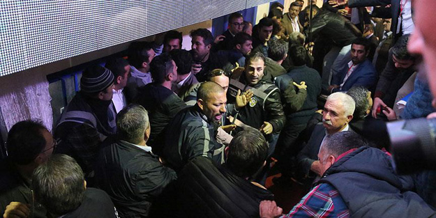 CHP İl Kongresi'nde arbede yaşandı