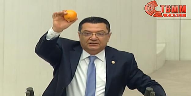 CHP Milletvekili Mehmet Göker, Fatih Portakal'ı böyle savundu: Portakal'ı yedirtmeyiz