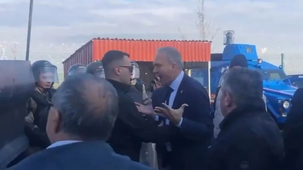 CHP Milletvekili Suat Özçağdaş’dan polise ağır hakaret!