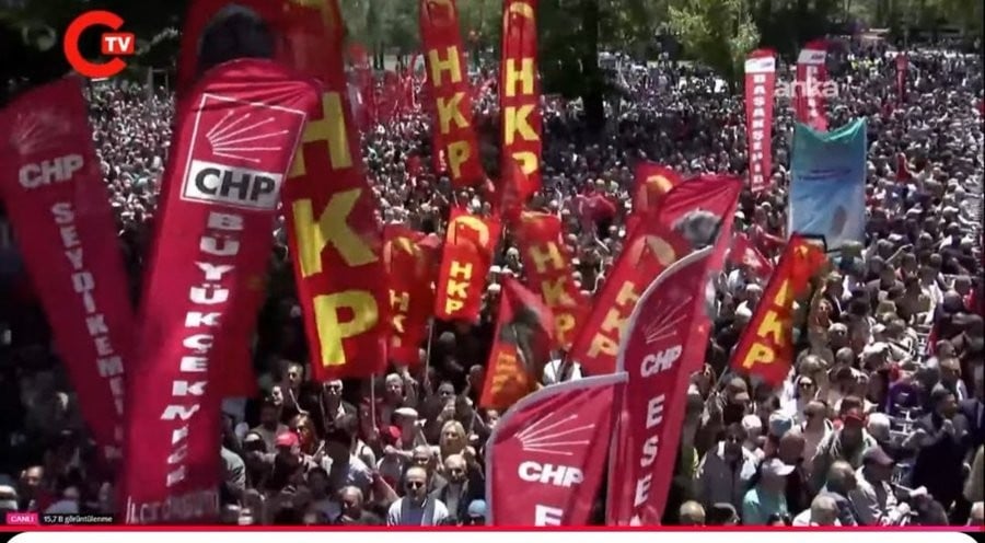 CHP mitingi mi marjinal örgütlerin şov alanı mı! Özgür Özel'in fiyasko meydanında şok görüntüler