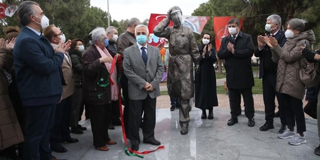 CHP olmasa heykelciler aç kalacak! Yine diktiler