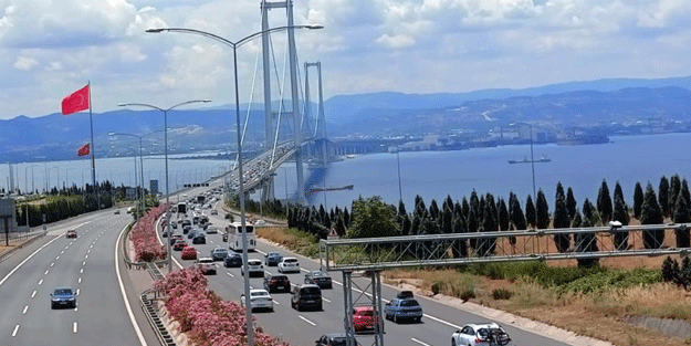 CHP olsaydı yüzerek giderlerdi! 'Gereksiz köprü'ye bayram akını