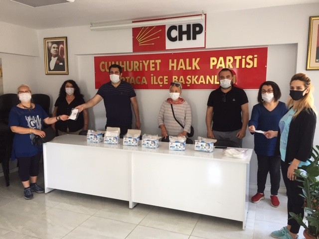 CHP Ortaca, kendi imkanları ile ürettiği maskeleri vatandaşa ulaştırıyor 