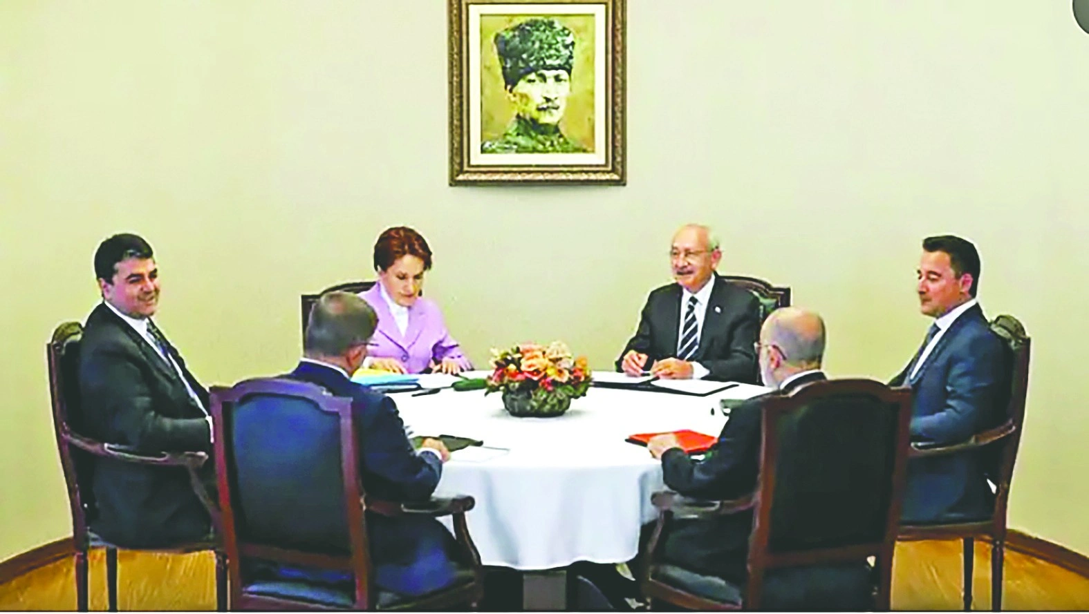 CHP, ortaklarını "hain" ilan etti