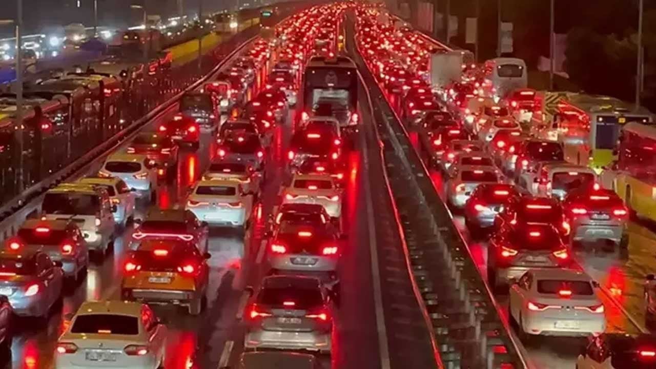 CHP sadece bakıyor! İstanbul'da her akşam aynı tablo: