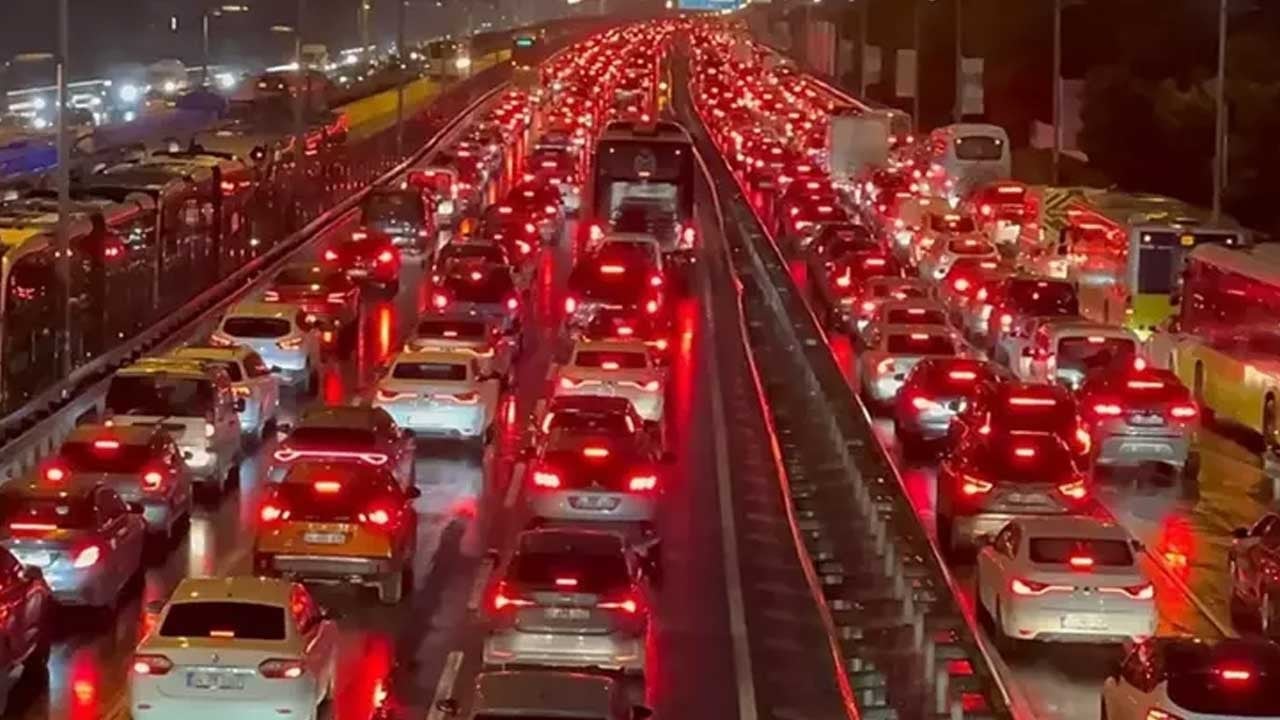 CHP sadece izliyor! İstanbul yolda kaldı