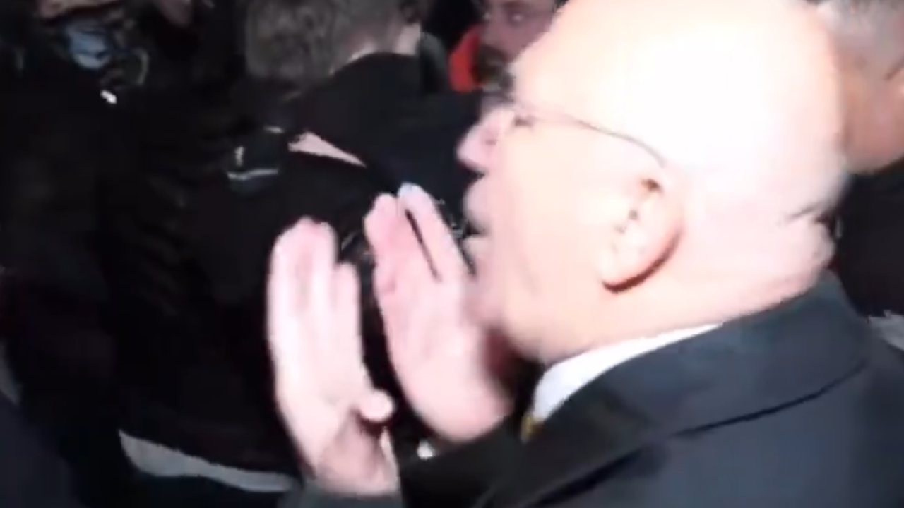 CHP sokağa saldı ama toplayamadı! Eylemciler provokatör Mahmut Tanal’ı bile çıldırttı