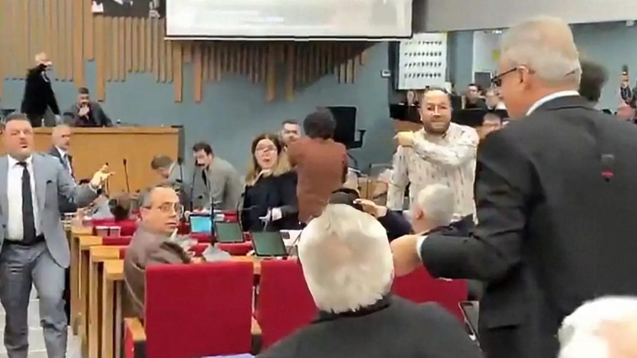 CHP tipi demokrasi! Bu sefer İzmir'de aynı provokasyon!