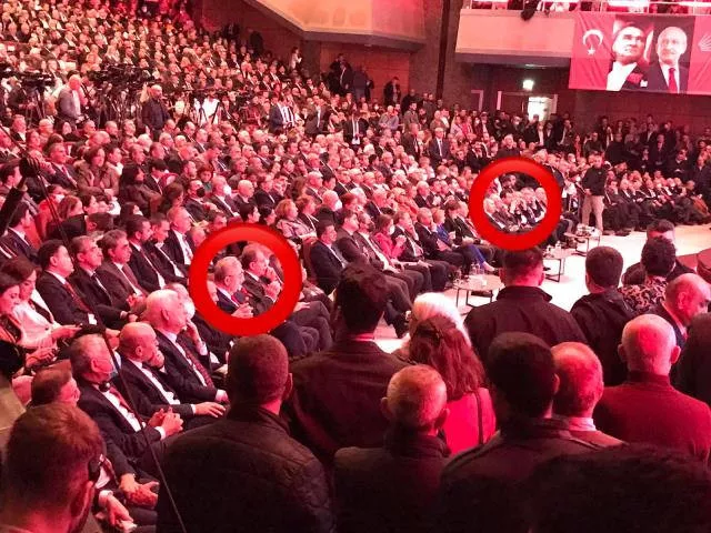 CHP toplantısında dikkat çeken detay: El sıkışmadılar, uzak oturdular!