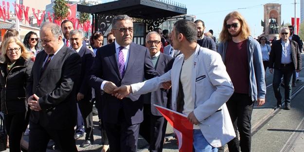 Taksim'de CHP'li vekili şok eden protesto!