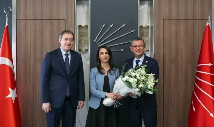 CHP ve DEM birlikteliğinde yeni boyut! Türk olmaktan utanan adaya ortak miting yaptılar