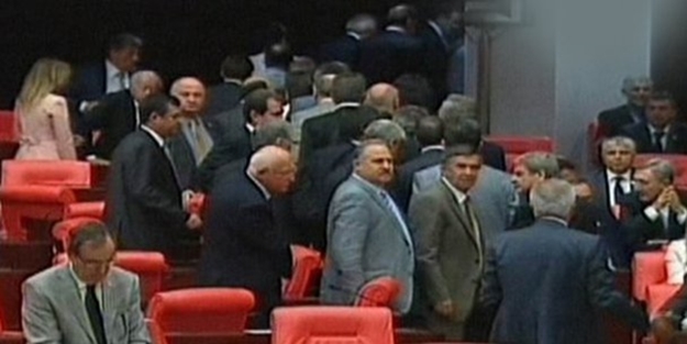 CHP'den yemin töreni öncesi provokasyon