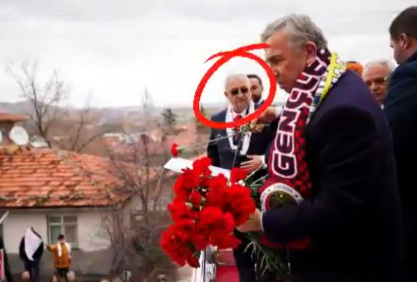 CHP yine bir öyle bir böyle! Mansur 'rüşvetçi' başkanla meydanlarda