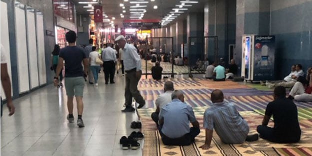 CHP zihniyeti bu kez namaz kılanları aşağıladı