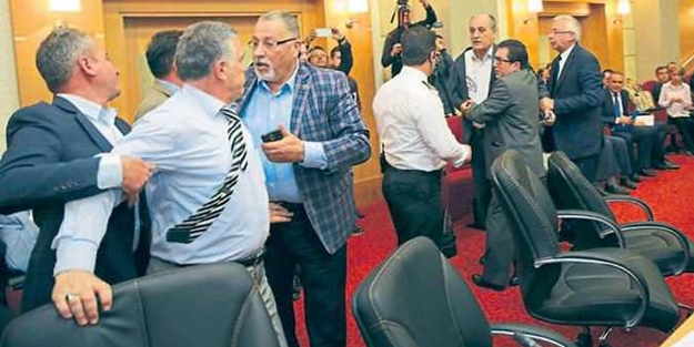 CHP’de +18’lik kavga!