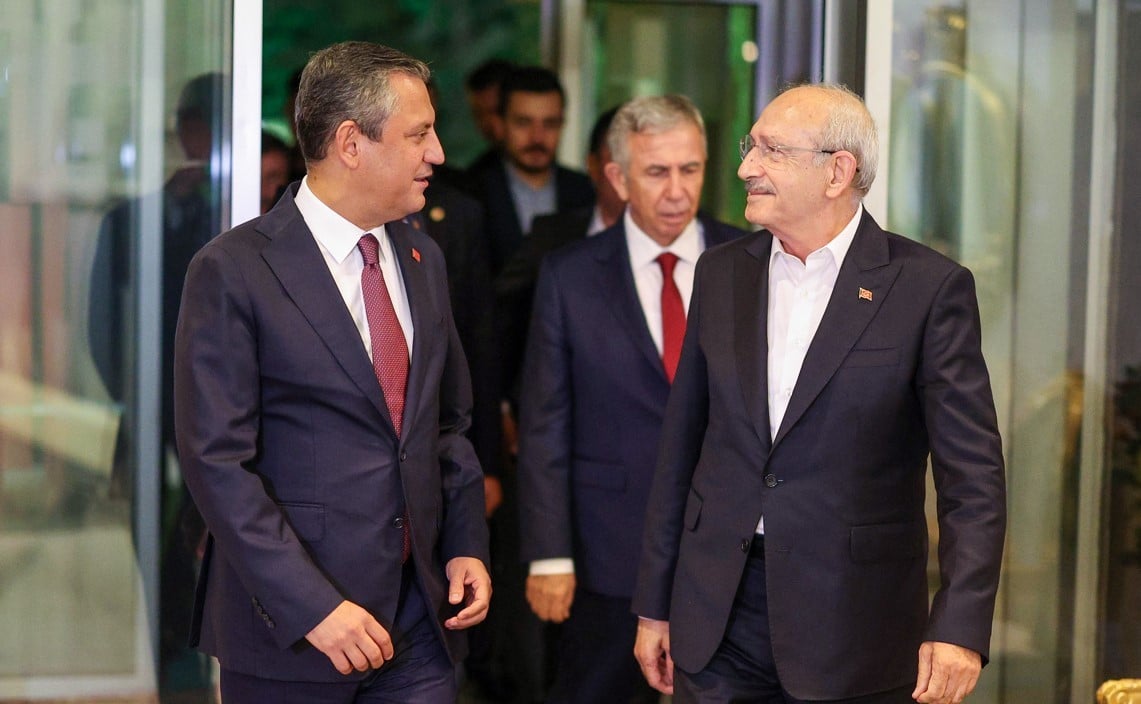 Pavyonda başladı sıra masada! CHP’de kurultay trafiği