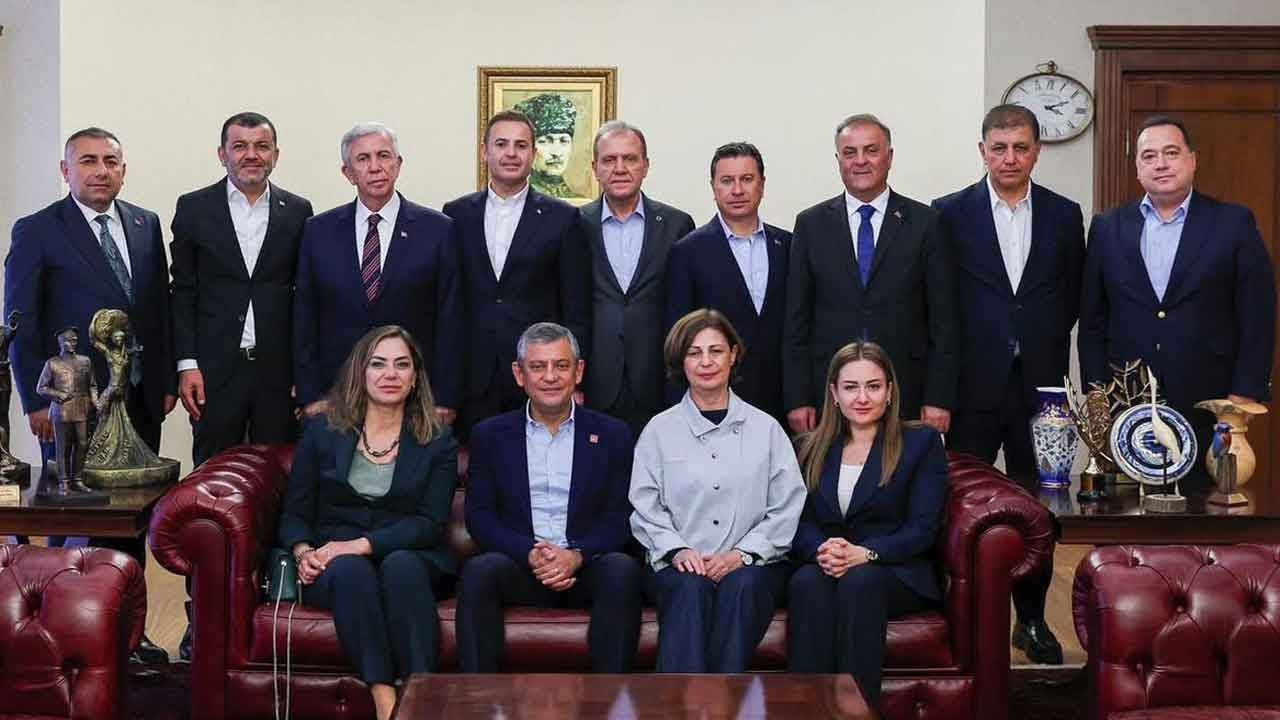 CHP’de büyük kriz! Büyükşehir Belediye Başkanı toplantıyı terk etti