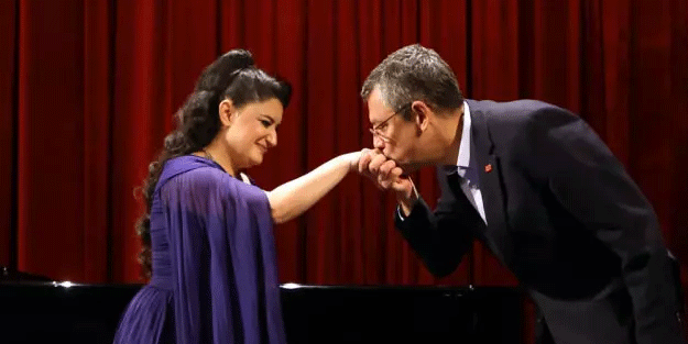 CHP’de değişmeyen değişim! Bay Özgür’den Türkiye’ye ‘işgalci’ diyene öpücük