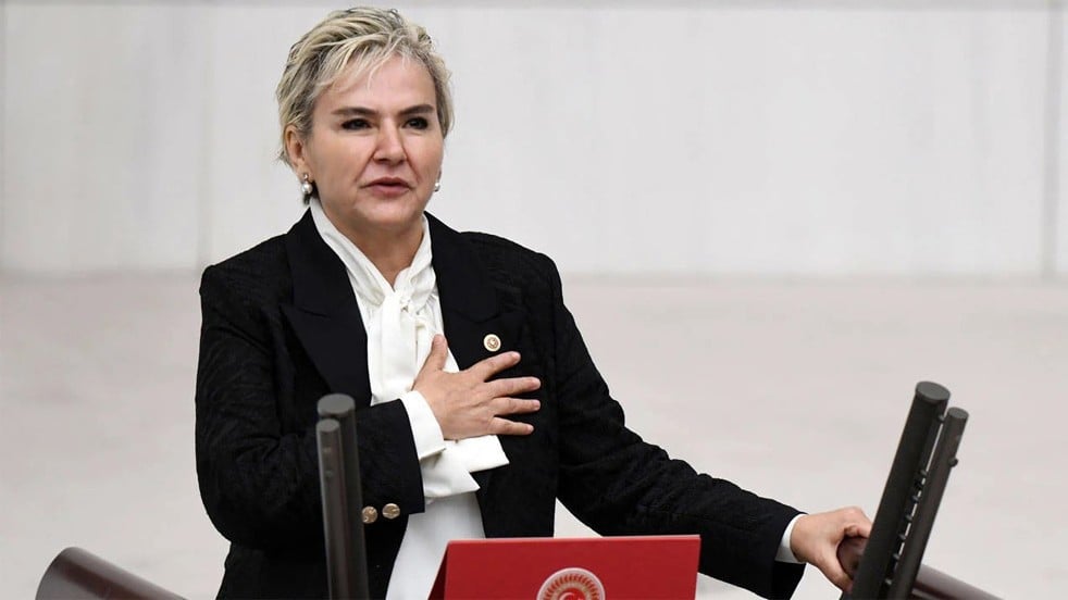 CHP’de flaş gelişme! İstanbul milletvekili istifa etti