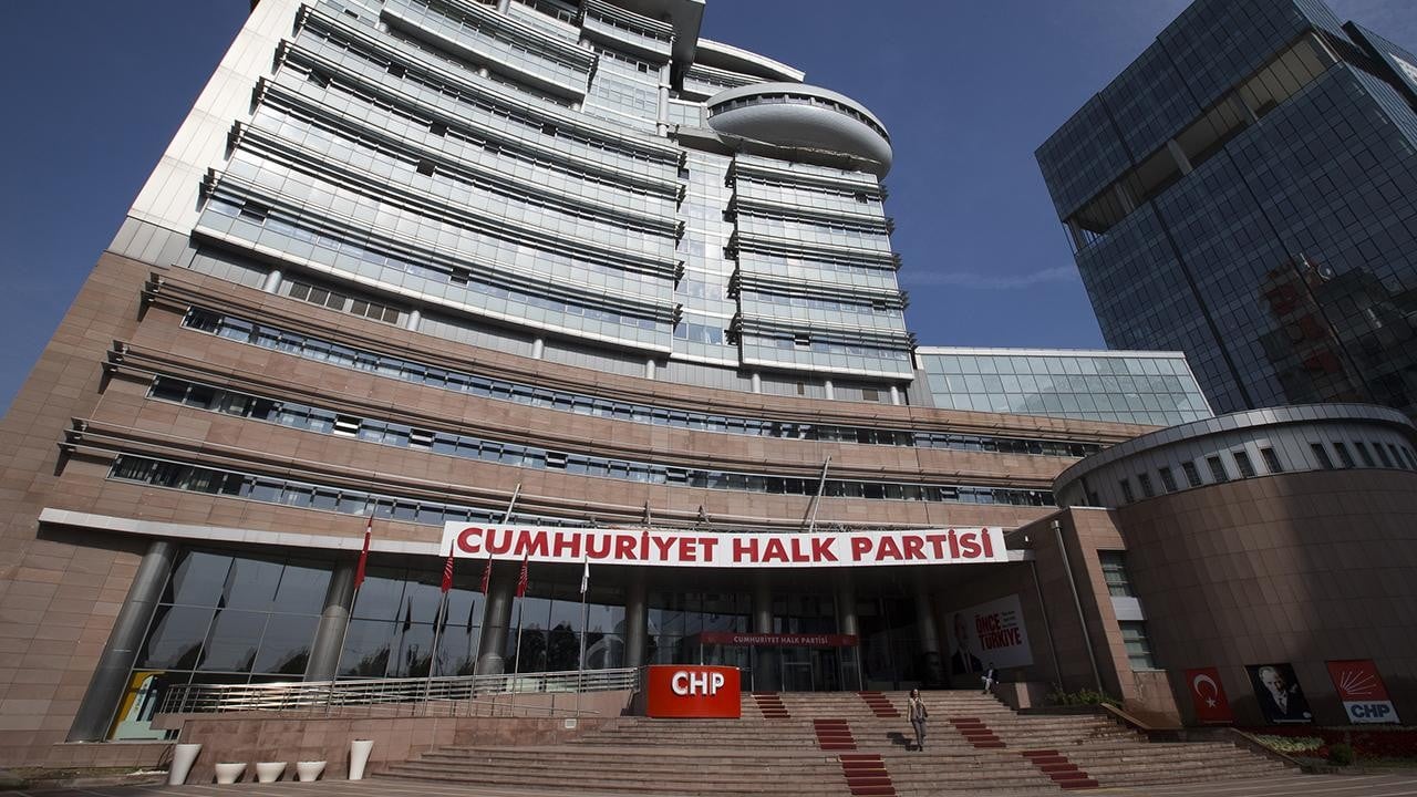CHP'de iki il başkanı daha görevden alındı